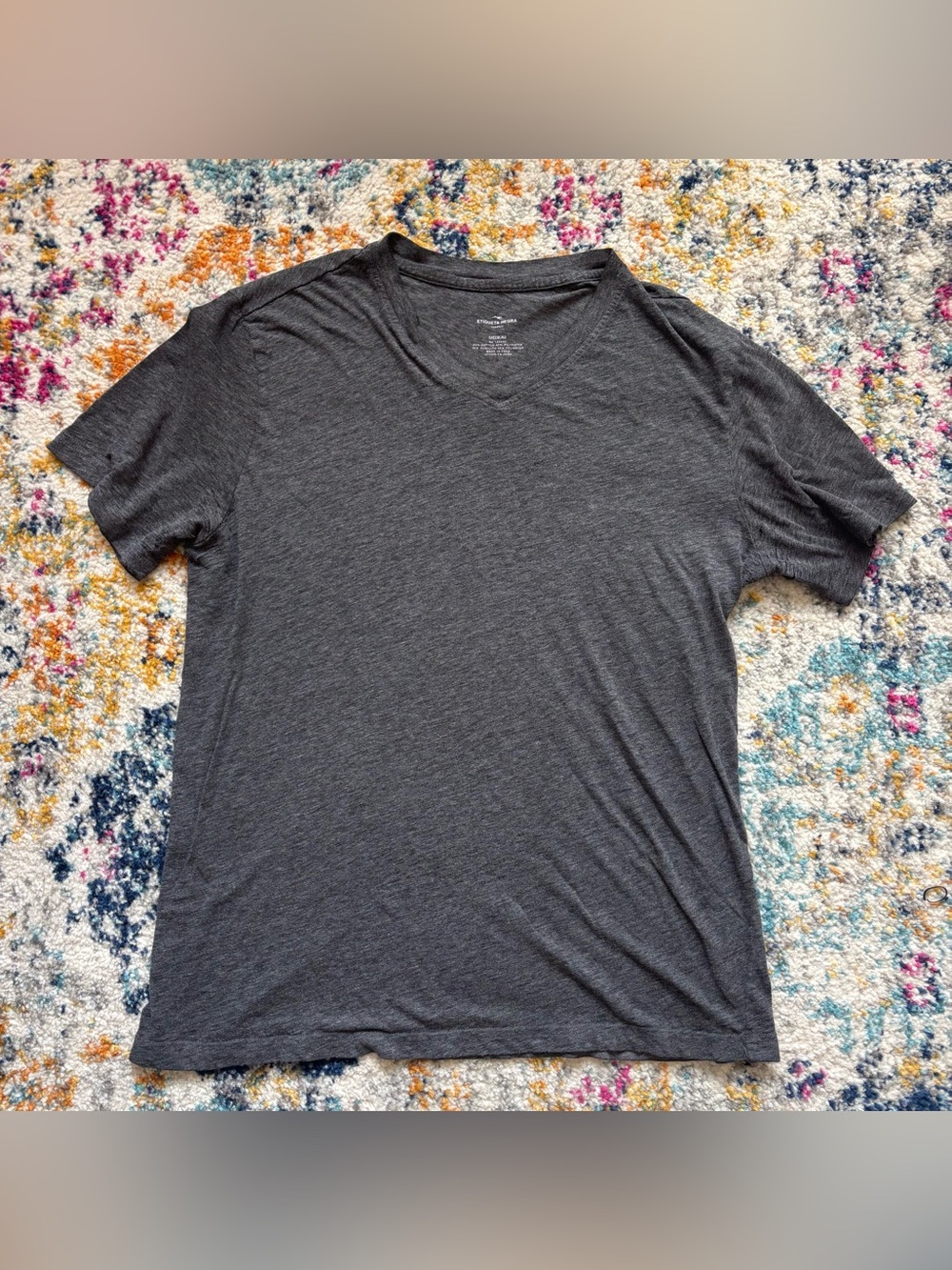 Etiqueta Negra Men's Charcoal V-Neck Short Sleeve Tee medium